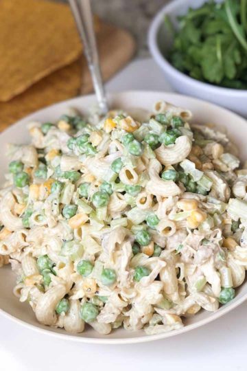 Bowl of Mexican Ensalada de Pollo recipe.