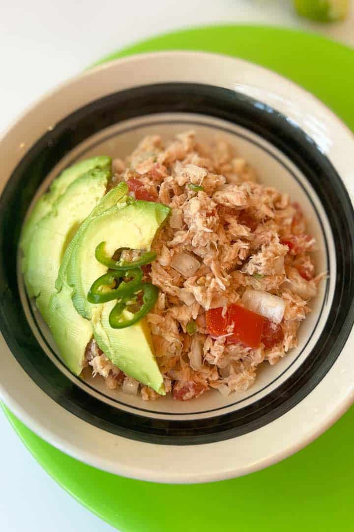 A bowl of Tuna a la Mexicana Recipe sat atop a bright green plate- final.
