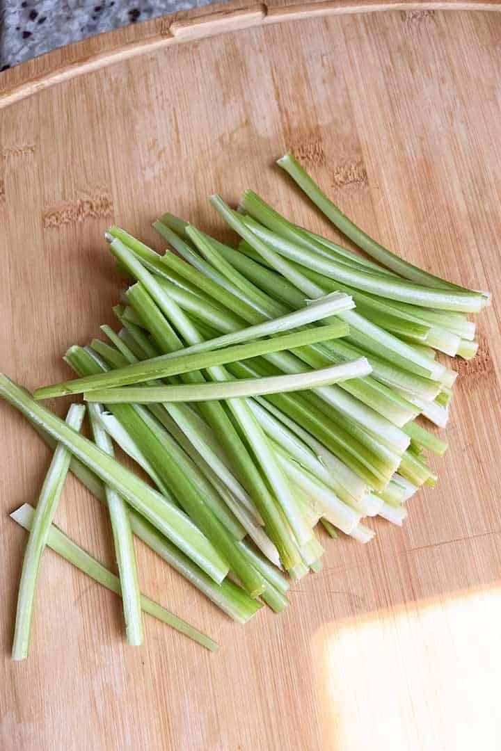thin-sliced-crispy-celery-stalk-ingredient
