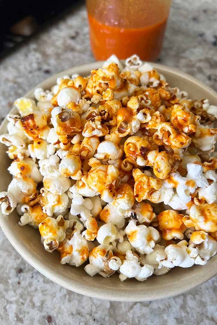 Salsa-De-Cacahuate-peanut-salsa-topping-on-popcorn-Idea