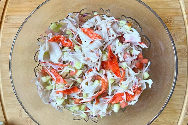 Process-Step-mixing-Ceviche-in-large-Bowl.