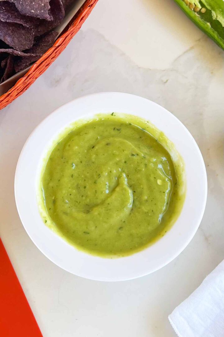 Salsa de Guacamole in a small bowl.