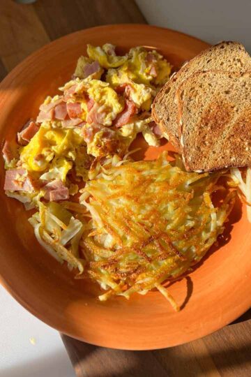 Best Egg scramble breakfast idea plated.